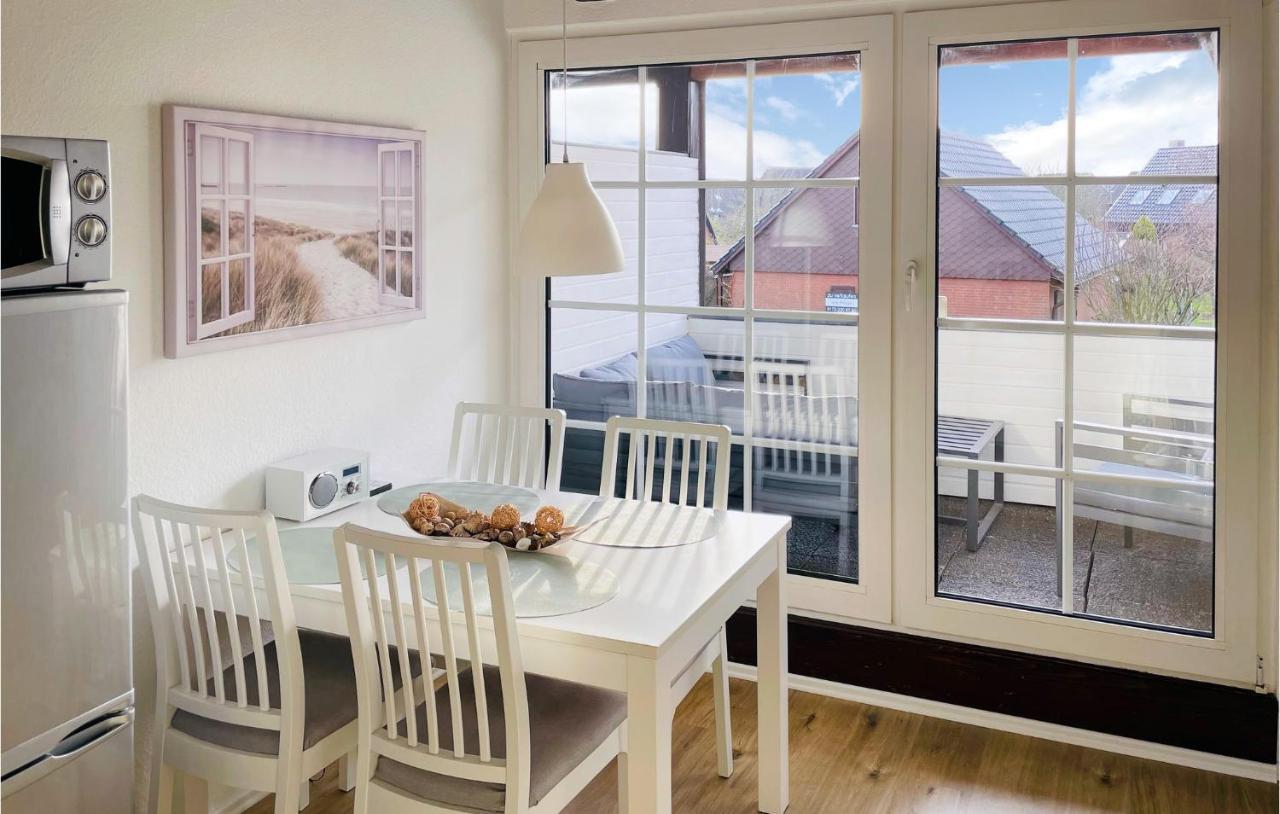 Cozy Apartment In Friedrichskoog With Kitchen Exteriör bild