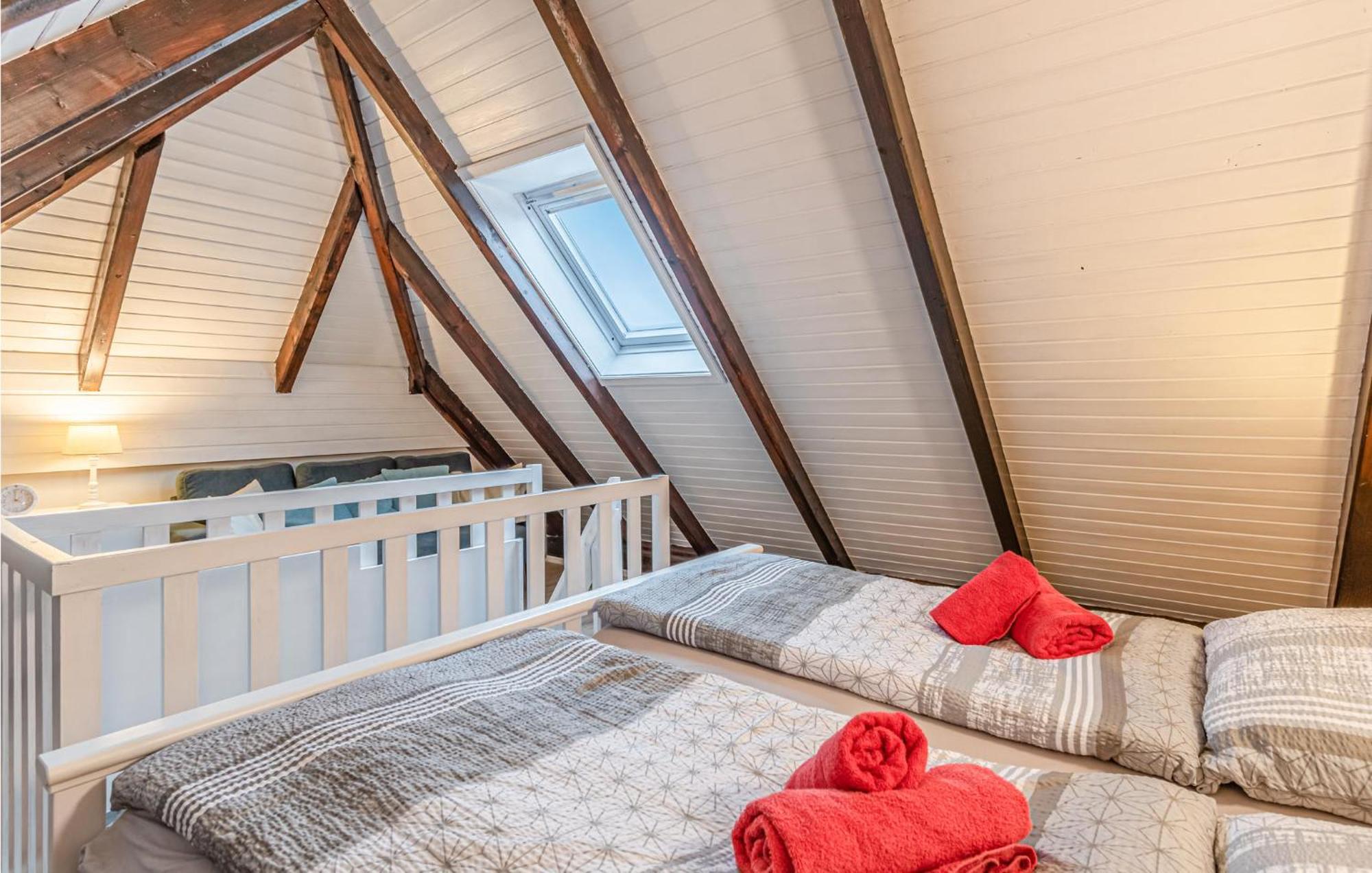 Cozy Apartment In Friedrichskoog With Kitchen Exteriör bild
